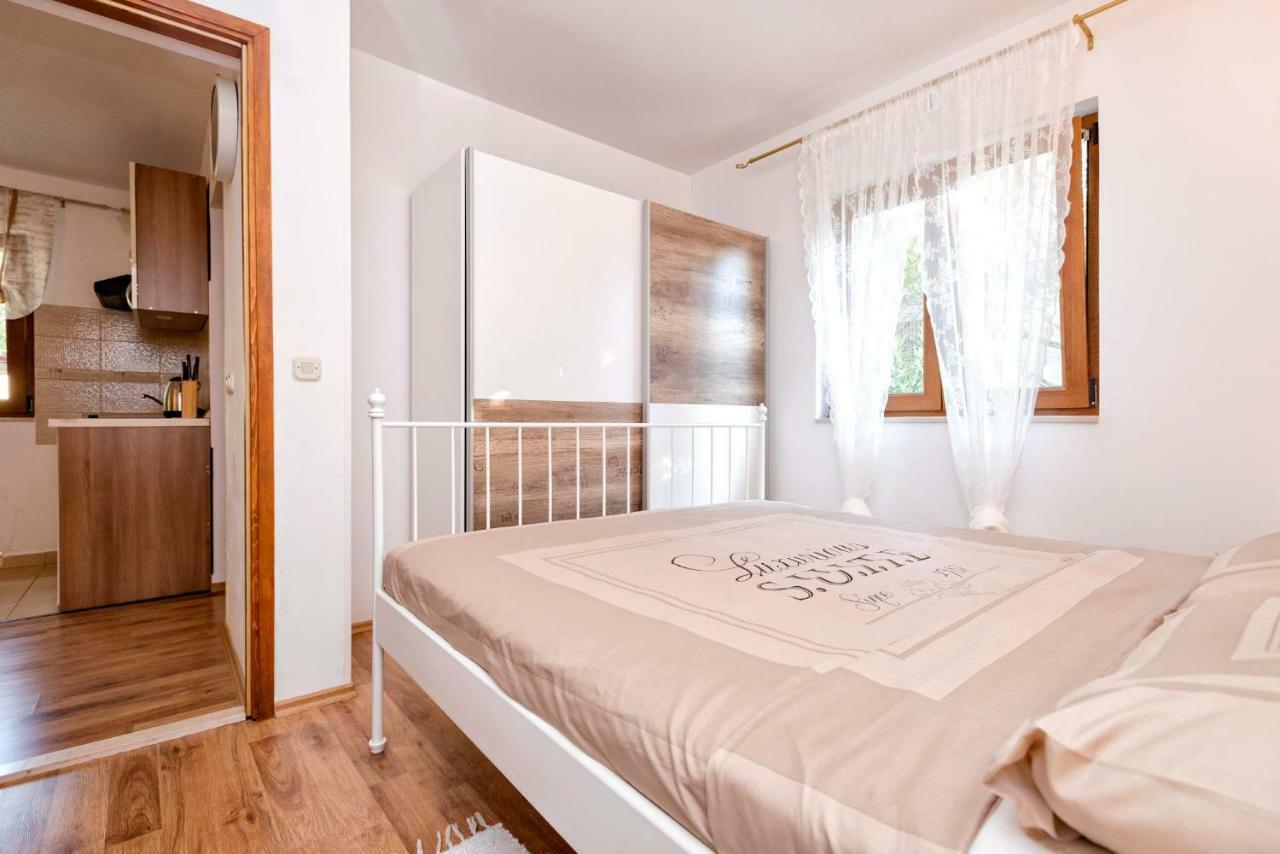 Apartmani Zlatarić Stari Grad  Zewnętrze zdjęcie
